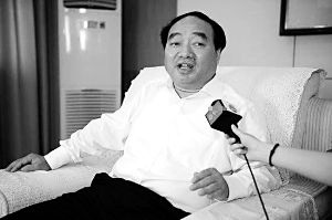 雷政富在不雅視頻曝光后回應(yīng)記者：“那些是假的。”
