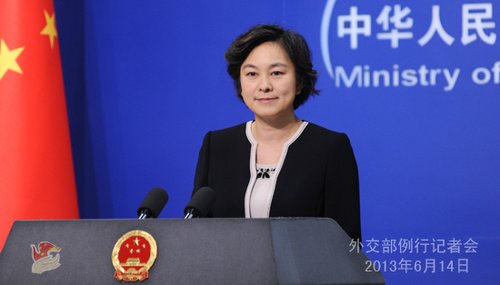 2013年6月14日，外交部發(fā)言人華春瑩主持例行記者會。