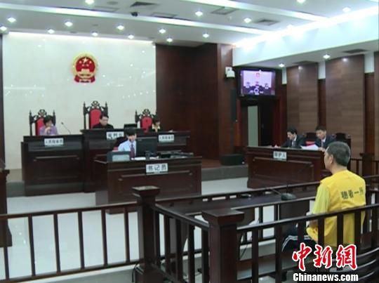 庭審中。 陳啟任 攝
