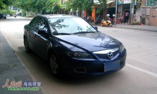 違規(guī)停放在路邊的車(chē)輛