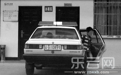 網(wǎng)友舉報云南紅河州森林公安警車私用。