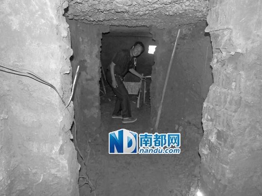 昨日，工人在地宮內(nèi)。CFP圖片