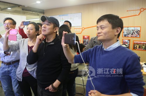 李連杰現(xiàn)身阿里巴巴，助陣雙十一。