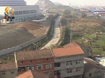 本應(yīng)沒(méi)有居民樓的區(qū)域，布滿密密麻麻的樓房