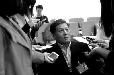 昨天，北京市高院院長(zhǎng)慕平接受媒體采訪(fǎng)。京華時(shí)報(bào)記者張斌攝