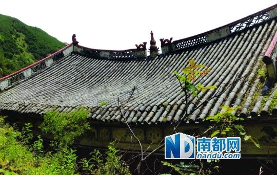 　照光寺在致歉微博中稱(chēng)，該寺位于蒼山之上，年久失修，且沒(méi)有防火通道。