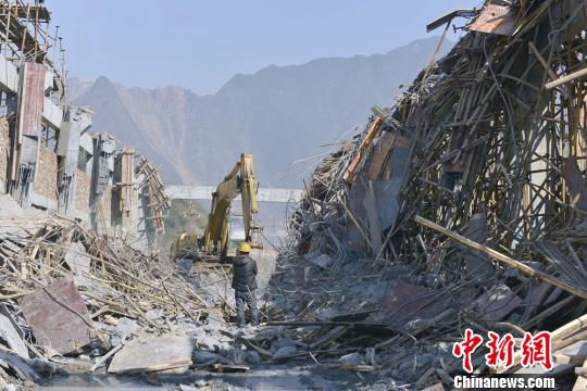 郴州一在建工地發(fā)生腳手架垮塌事故。鐘鐳　攝