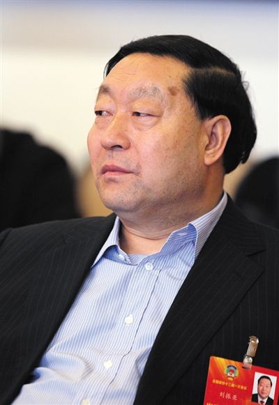 政協(xié)委員、國家電網(wǎng)公司董事長劉振亞說，原來其工資超過100萬，現(xiàn)在他是公司里降薪最多的。圖/CFP