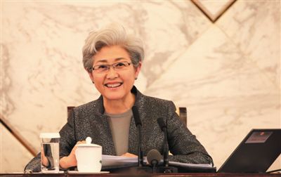 3月4日，十二屆全國(guó)人大三次會(huì)議在人民大會(huì)堂舉行新聞發(fā)布會(huì)，大會(huì)發(fā)言人傅瑩回答中外記者的提問。