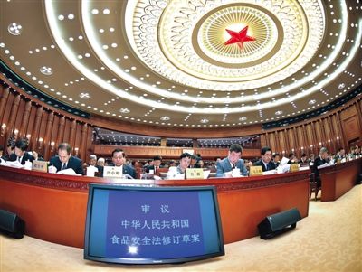 昨日，食品安全法修訂草案提交十二屆全國人大常委會第十四次會議進行三審。 新華社記者 李濤 攝