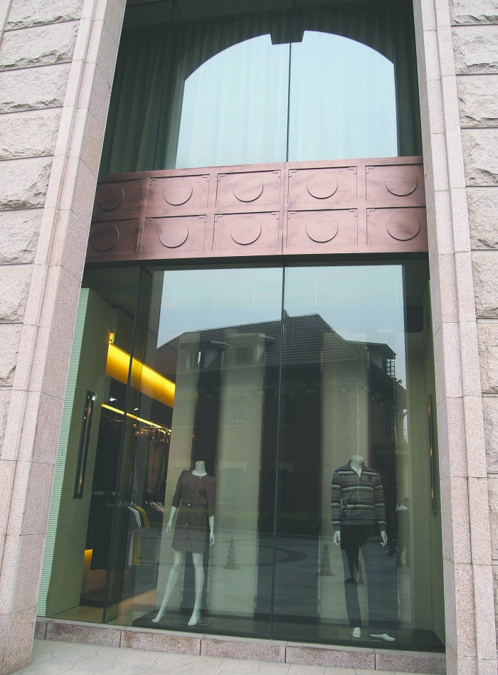 成都新東方千禧大酒店內(nèi)，曾銷售假冒LV產(chǎn)品的店鋪