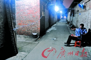 事發(fā)出租屋前拉起了警戒線，警方正在現(xiàn)場(chǎng)調(diào)查。記者陳楓攝