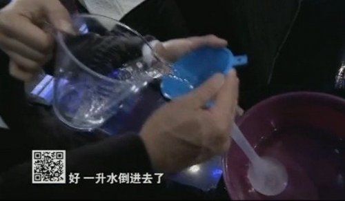 央視播“安全套裝水”試驗(yàn) 央視播“安全套裝水”試驗(yàn)