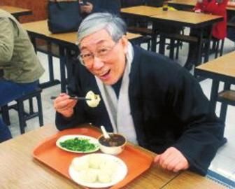 吳頌今到慶豐包子鋪找靈感。