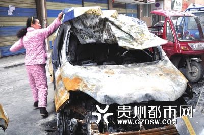 才跑8000公里的車被燒得不成樣子。
