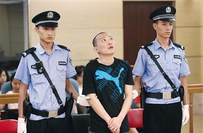 陳曉鵬在西城法院受審。記者 尹亞飛 攝