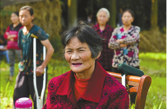 七旬老人狀告四子女，要求他們常回家看看