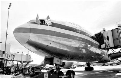 2011年4月5日，美國航空公司為洛杉磯至上海首條直飛航線的開通舉行剪彩儀式。目前，美國航空、美國聯(lián)合航空和達(dá)美航空已經(jīng)向中國提交了飛行計劃。