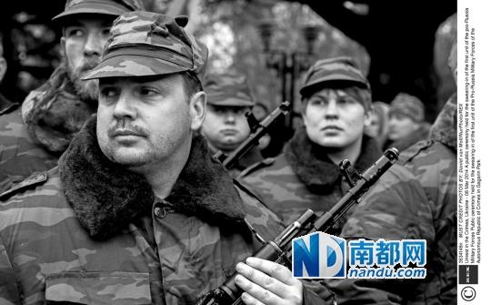 9日，烏克蘭克里米亞自治共和國(guó)的親俄武裝士兵舉行宣誓儀式。