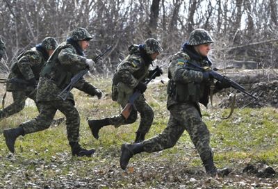 當?shù)貢r間3月21日，烏克蘭邊防部隊在俄烏邊境軍演。