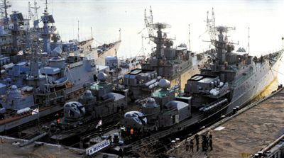4月1日，?？吭诳死锩讈喨咚雇胁柕能娕?，其中也有烏克蘭海軍軍艦。