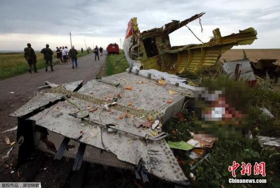 資料圖：圖為馬航MH17航班墜毀現(xiàn)場(chǎng)。