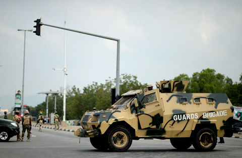 近日，尼軍警加強了對首都區(qū)的安保。 李涼 攝