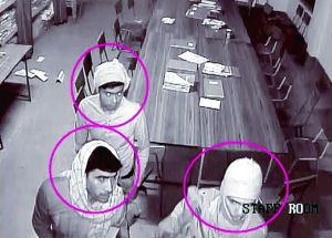 印度警方15日說(shuō)，當(dāng)局已確認(rèn)涉嫌輪奸七旬修女的部分嫌疑人身份，正懸賞10萬(wàn)盧比（約1500美元）通緝