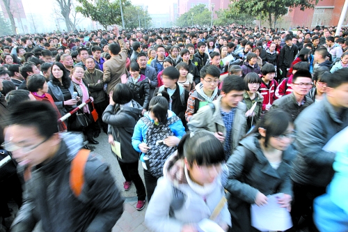 　全省不少優(yōu)秀考生此次齊聚三聯盟考場