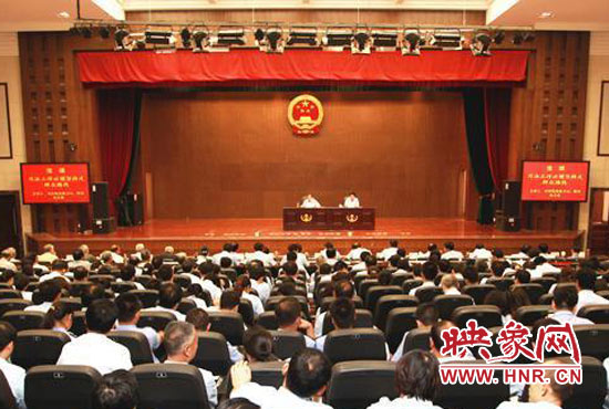 9月3日上午，河南省高級人民法院召開機(jī)關(guān)全體黨員干部大會