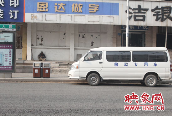據(jù)附近商戶介紹,平時(shí)這里經(jīng)常有三四個流浪漢聚集