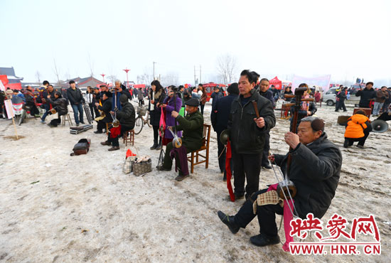 第九屆寶豐馬街書會精彩開鑼 1500余名民間藝人獻藝 第九屆寶豐馬街書會精彩開鑼 1500余名民間藝人獻藝