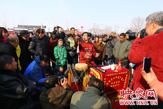 第九屆寶豐馬街書會精彩開鑼 1500余名民間藝人獻藝 第九屆寶豐馬街書會精彩開鑼 1500余名民間藝人獻藝