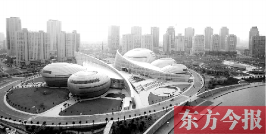 隨著鄭州經(jīng)濟(jì)的發(fā)展，鄭州的城市建設(shè)也煥發(fā)出勃勃生機(jī)