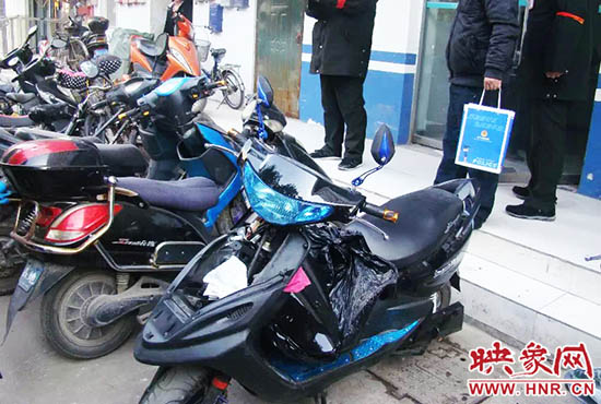被撬的電動車。