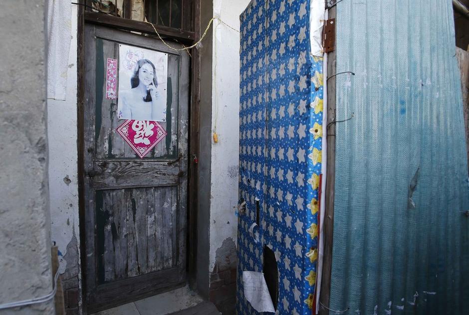 36歲的河南信陽(yáng)打工者陳小龍?jiān)谶@里租了一間屋子住，2012年底開(kāi)始，他偷偷在出租屋里挖地窖。