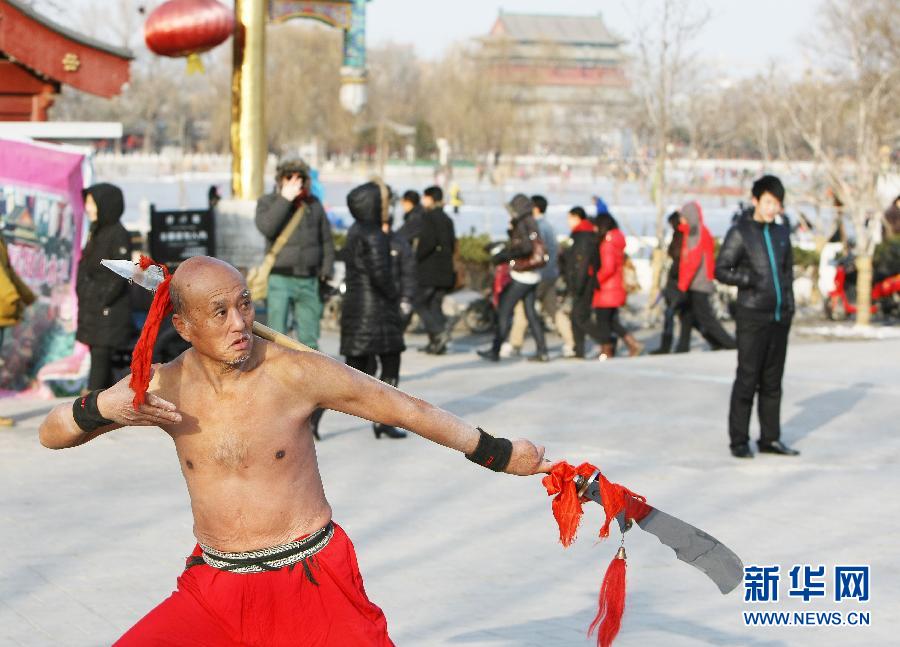 (體育)(1)全民健身——七旬“武俠”赤膊戰(zhàn)寒冬 (體育)(1)全民健身——七旬“武俠”赤膊戰(zhàn)寒冬