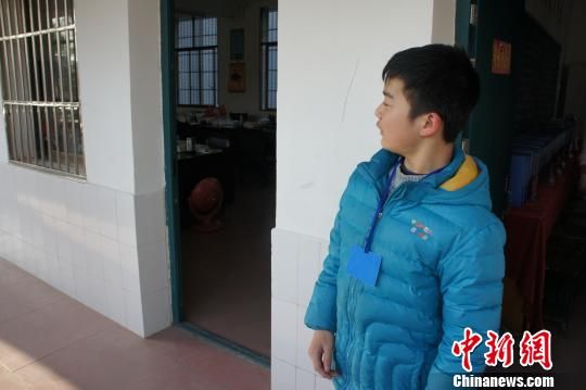 對于幾年如一日照顧他的同學(xué)余興泉，14歲的左臣心里充滿了感激。 李俊杰 攝