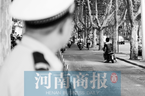 有警察，趕緊掉頭！