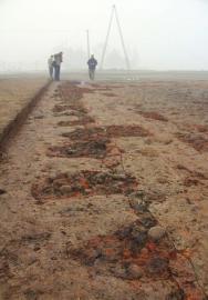 　　鋸齒狀的大型建筑基址。