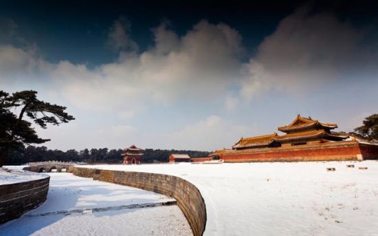 厚厚的積雪，萬籟俱寂
