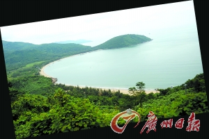 長(zhǎng)長(zhǎng)的沙灘海岸。