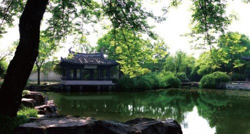 　　江南如珠璣般分布著許多私家園林。