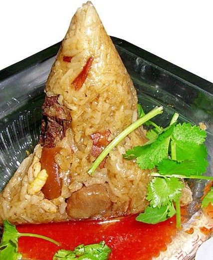 廈門的燒肉粽歷史悠久，具有香甜嫩滑，油潤不膩，精工細作等特點。