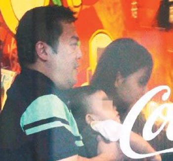 韋汝曾未婚生子，后嫁入豪門