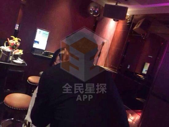 網(wǎng)絡(luò)曝光的田源激吻照，田源稱是角度問題