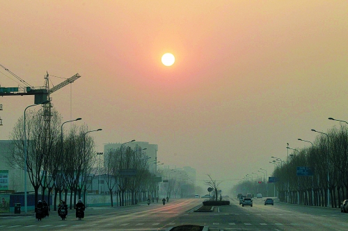 昨日天空放晴，雖然天還不是那么藍(lán)，但也給大家?guī)?lái)好心情。