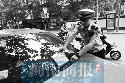 有了這張挪車卡，不會(huì)泄露隱私，別人又能方便地聯(lián)系上自己記者 邱曉峰/攝