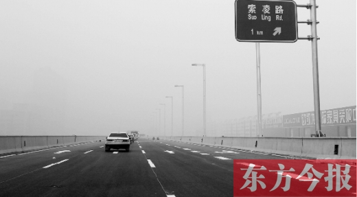 昨天上午，東方今報(bào)記者跟隨鄭州市交巡警部門，提前探路已具備通車條件的鄭州市三環(huán)快速路
