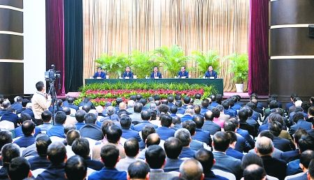 昨日，全市領(lǐng)導(dǎo)干部大會(huì)在渝州賓館舉行。 重慶日?qǐng)?bào)圖